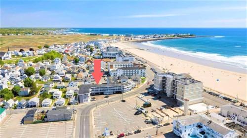 Hampton House | Stay Steps from Beach with Pool AC Parking