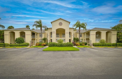 Stoneybrook Condo | Stoneybrook - Second Floor Condo overlooking the Green
