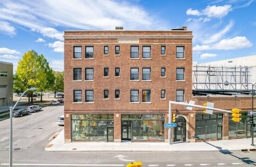 Downtown Des Moines Apartment | Studio Sleeps 4 - Next to 3 Breweries!