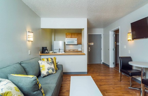 St. Robert Hotel | Studio Z, an Ascend Collection Hotel