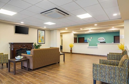 Monaca Hotel | Suburban Studios Monaca - Pittsburgh