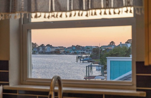 Colington Harbour House | Sunset on Soundview! Waterfront! Pool Access! Bring Your Boat!