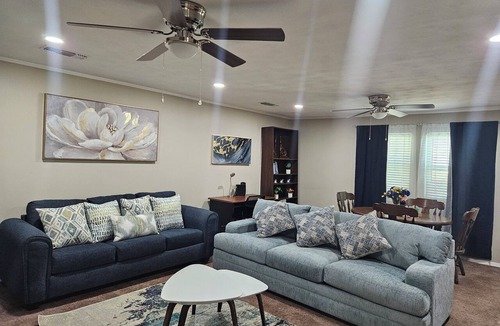 Mesquite House | SUPERHOST Spacious Praise Luxury 4BR/3Bath/Crib/GameTable/Convention Center/BBQ
