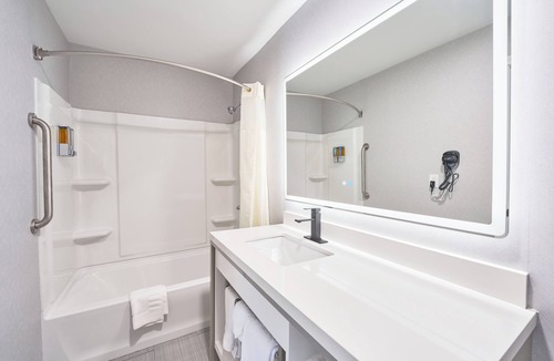 Buzzards Bay Hotel | The Bridgeway