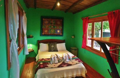 Bahia de la Academia Bed & Breakfast | The lonely George Ecolodge