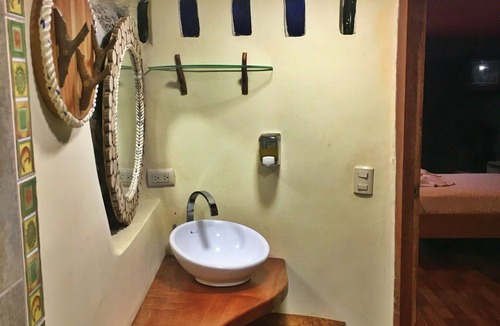 Bahia de la Academia Bed & Breakfast | The lonely George Ecolodge