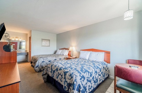 Aurora Hotel | Three Inviting Units, Your Gateway to Small Town Adventures, Local Shops & Eats