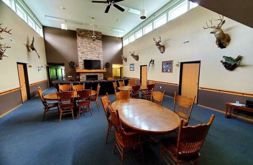 Boyd County Cabin | Three Rivers Lodge Room #9
