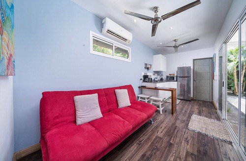 Potrero Ski Chalet | Tiny home w/Pool, Backyard, Parking, BBQ, Kitchen & more in Playa Potrero
