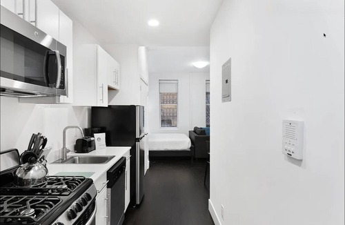 Ditmas Park Apartment | Tranquil Studio Apartment in Brooklyn steps away from Prospect Park!