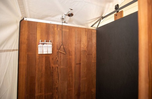 Dalton Hotel | Under Canvas White Mountains