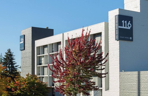 Wilburton Hotel | Upscale Multi-Bed Stay | Courtyard Pool | 1.2 mi to Bellevue Arts Museum