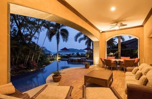 Herradura House | Villa La Perla