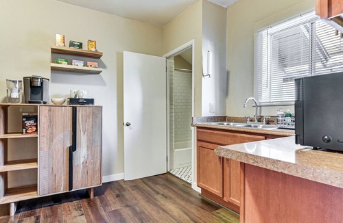 Governmental Mall House | Walkable Phoenix 2-Unit Hub Near Chase Field!