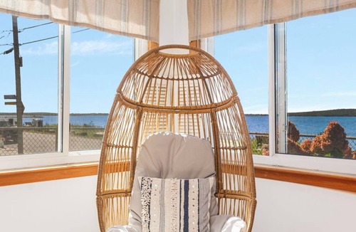 Fall River Cottage | Waterfront Cottage On Mount Hope Bay