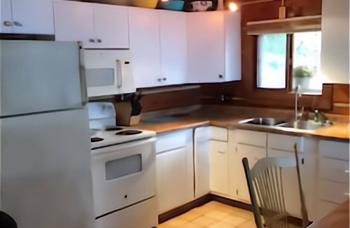 Egg Harbor Cabin | Waterfront Log Home, WiFi, 3 bedrooms, Direct TV, Fire Pit