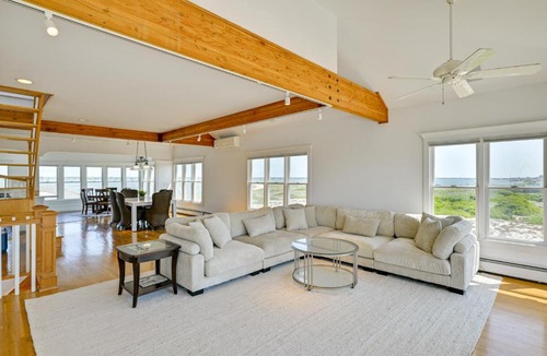 West Hampton Dunes House | Waterfront Westhampton Haven: Private Beach