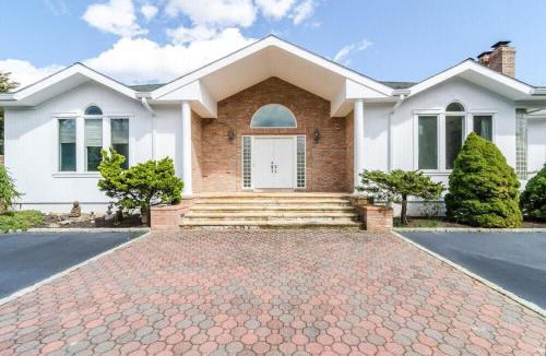 Westhampton House | West Hamptons 5BR 5Baths Heated pool