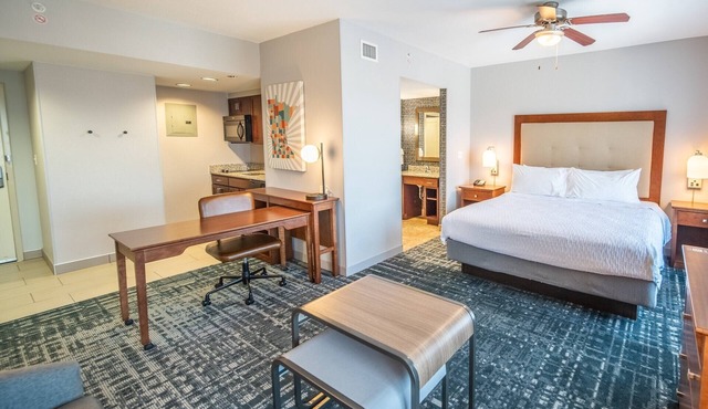 2 Comfortable Accommodation! Kitchen, Pet-Friendly, Indoor Pool, Free Breakfast!