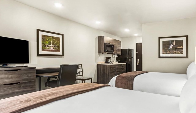 4 Accommodations in Jonesboro near Centennial Bank Stadium | Free Parking!