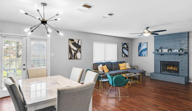 5BR 2.5BA Spacious house sleeps 16