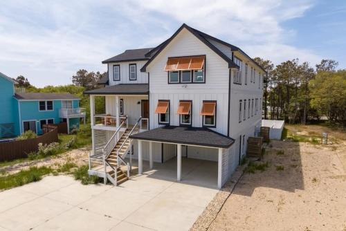 Aurora 6 BR Elevator Theater Rec Room Pool & Hot