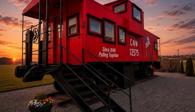 Authentic Train Caboose with Loft & Firepit Near Elephant Rocks