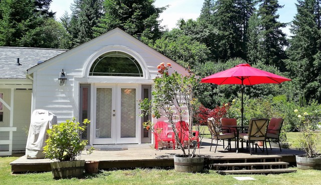 Beautiful two bedroom one bath house overlooking the Siuslaw river.