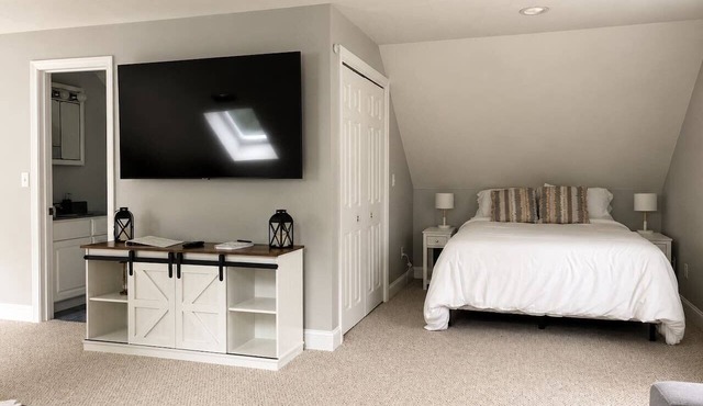 Cape Cod Loft - Near Beaches & Canal