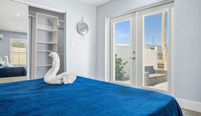 Charming 2BD Waterfront Home in Naples