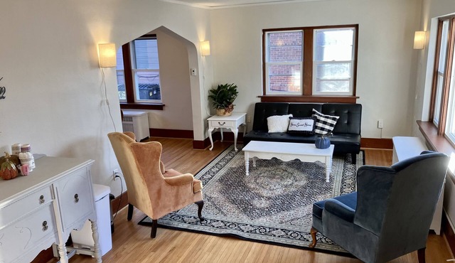 Charming & convenient house in downtown Marshall