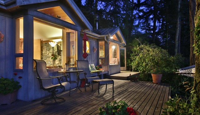 Charming Waterfront Cottage-NO CLEANING FEE-Water, Mountain & Sunset View