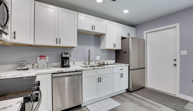 Convenient Phoenix Apartment: Private Fenced Patio