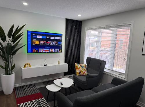 Cozy Private Two-Level Suite In Brampton With Separate Entrance And Living Area on Main Floor