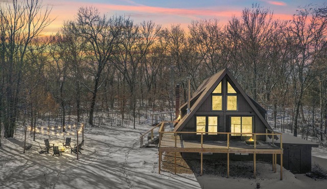 Cozy Secluded A-Frame Cabin with Hot Tub & Fire Pit Near Dells & Mauston