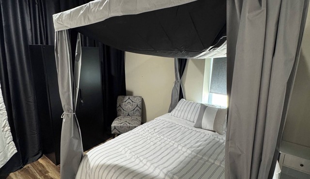 Cozy studio in Eufaula within walking distance to shopping and restaurants.