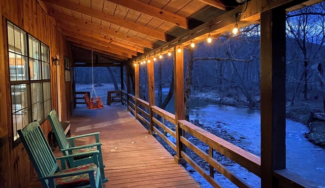 Creekside accommodations near Mt. View - Pet Friendly and a kids paradise