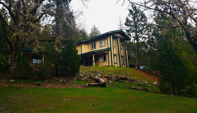 Creekside Mountain Retreat