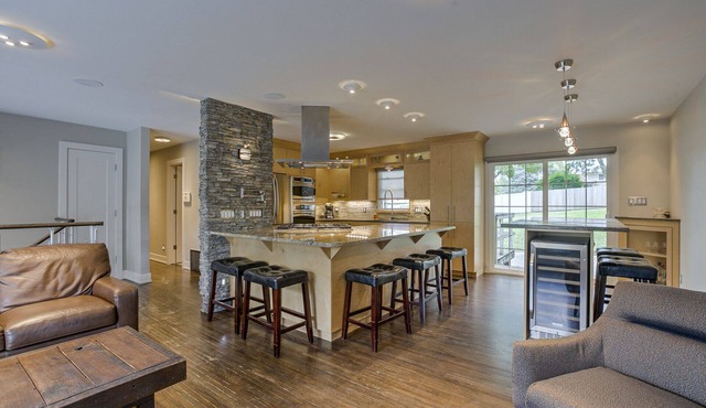 CWS DATES AVAILABLE! EXECUTIVE SUITE-CHEF'S KITCHEN, AMAZING LOCATION & COZY