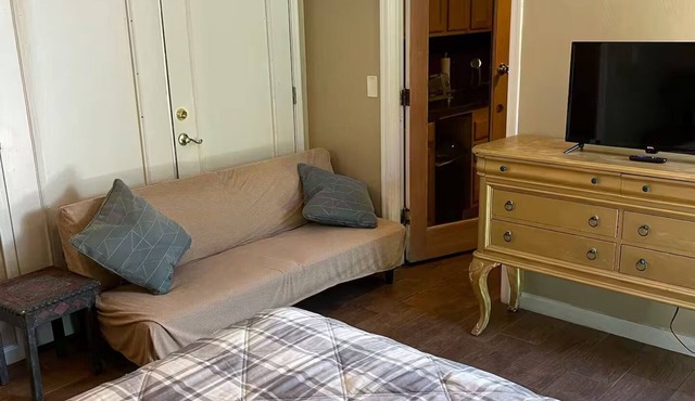 Diamond Studio Kitchen Private yard Swimming pool walk to Downtown PHX attraction