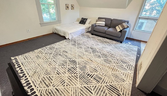 Entire unit in downtown Pullman. Steps away from restaurants and bars