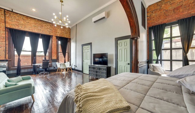 Explore Downtown Marshall: Historic Studio Getaway