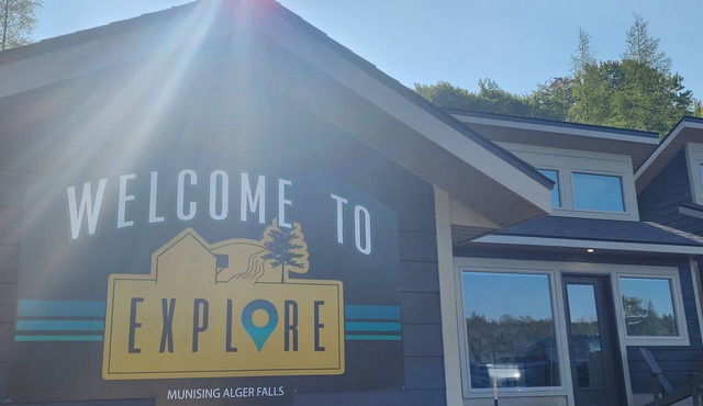 EXPLORE Munising Cottage 210