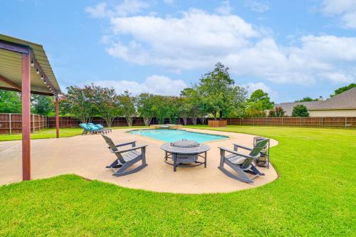 Fire Pit + Sauna: Spacious Lake Texoma Retreat!