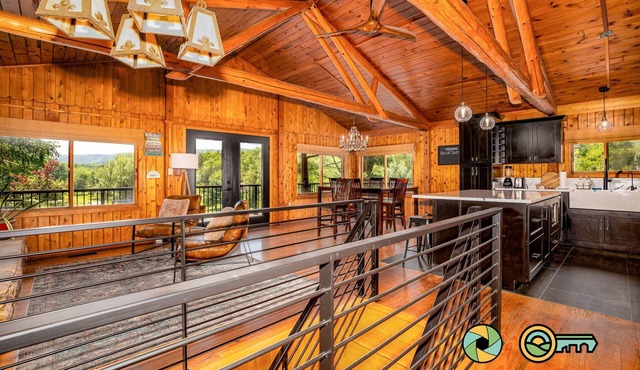 Fireside Chat - rustic luxury w/golf course and mtn views in Basye