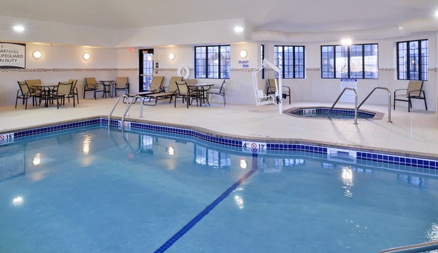 Free Breakfast + Shared Pool & Hot Tub | Great Location Near Mayo Clinic!