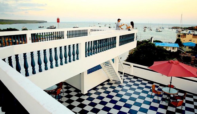 Galapagos Family Vacation 3 bedrooms 7 guests Centrally located and ocean view