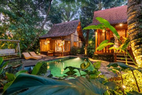 Giri Kusuma - A Sacred Spring Pool Retreats