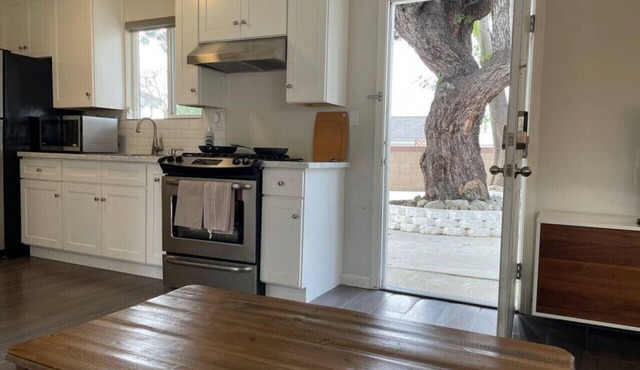 Guest Studio. Private Entrance. Safe Neighborhood.