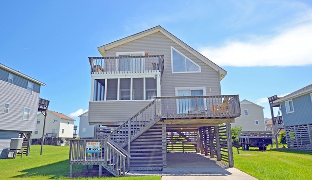KD1227- 3 BR Oceanside home in KDH with short walk to the beach.!